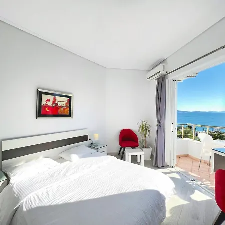 Joan 3* Sarandë