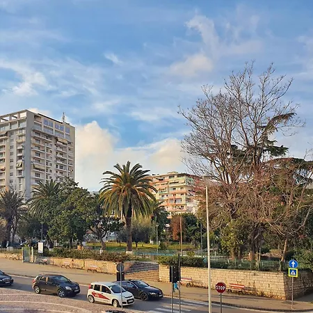 Joan 3* Sarandë