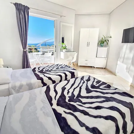 Joan 3* Sarandë